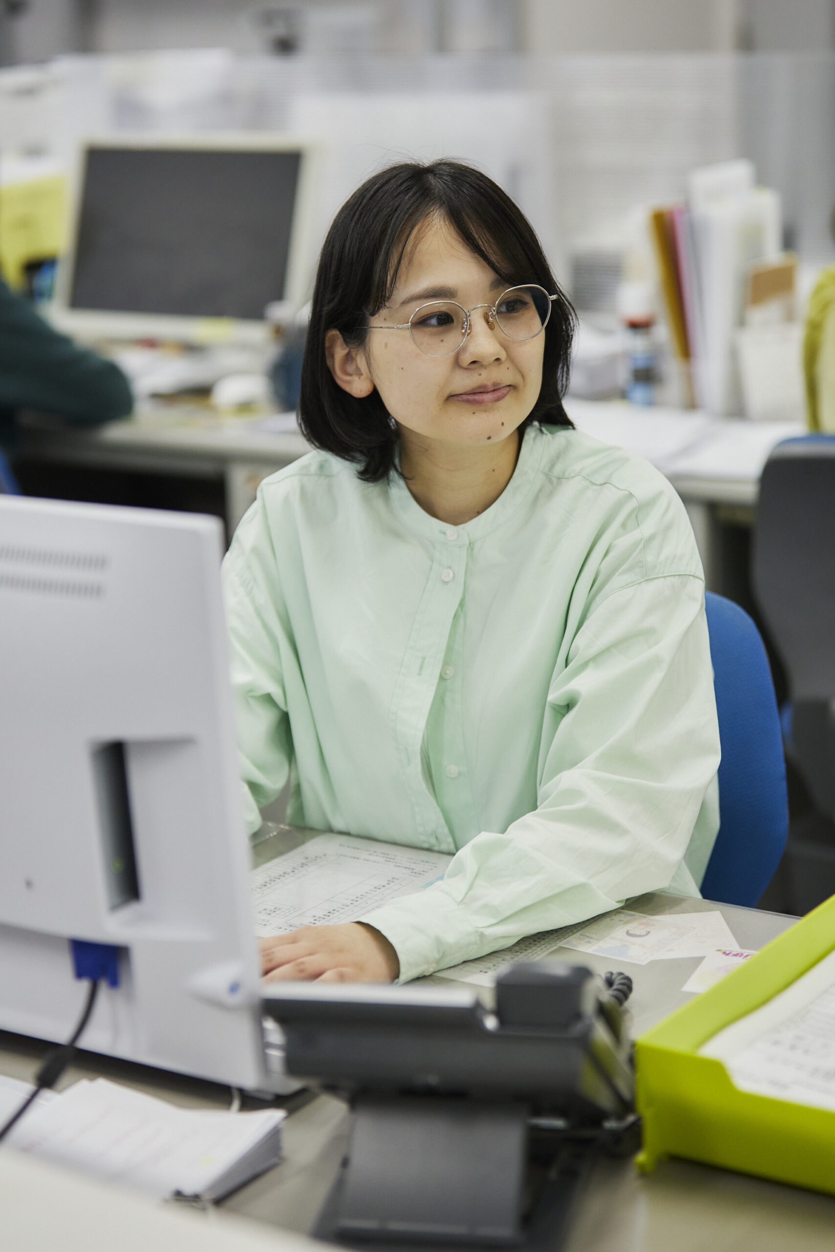 カタログギフトの株式会社大和(本社:安曇野市)の先輩社員の勤務風景