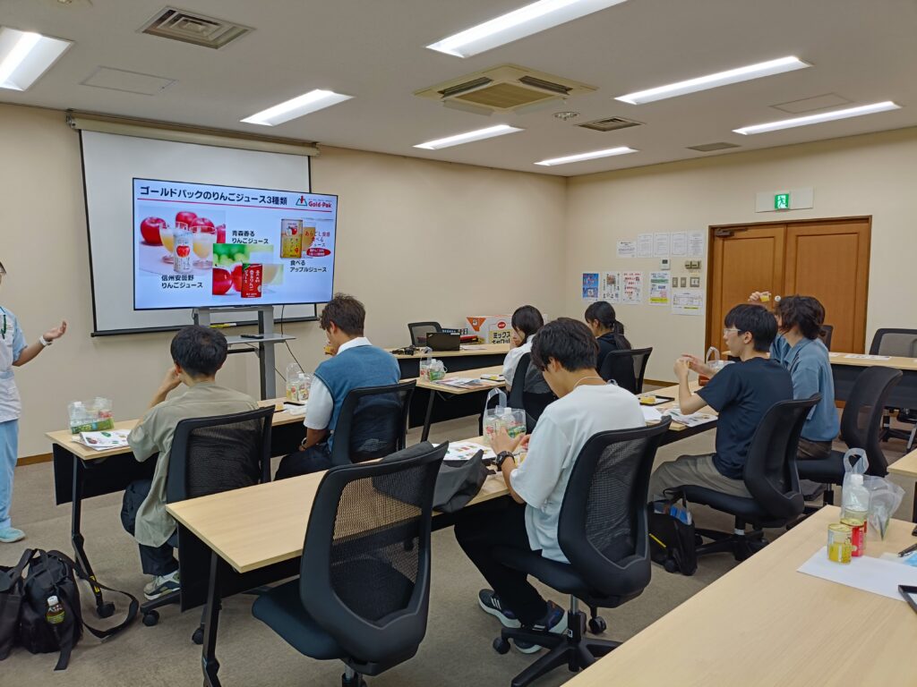 2025年8月6日の安曇野市オープンファクトリー。1社目のゴールドパック㈱見学風景。